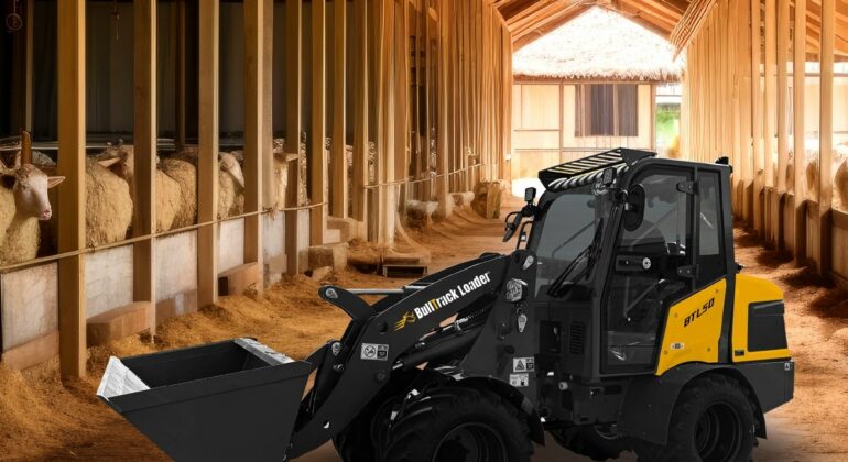 Valet de ferme chargeuse compacte BTL50 Bulltrack en stabulation